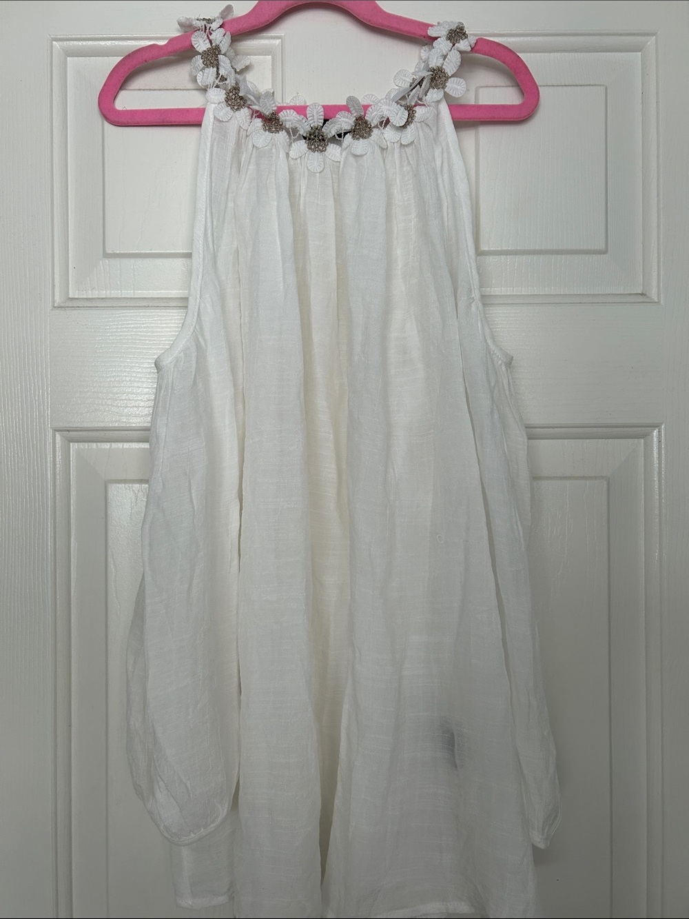 Unique Spectrum White Floral-Trim Cold-Shoulder Top